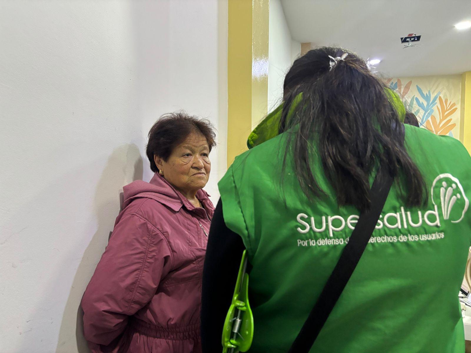 Dos mujeres hablando