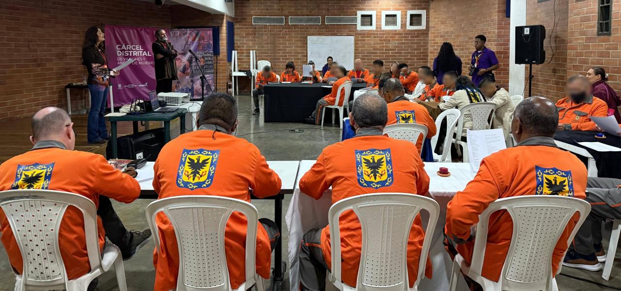 Privados de la libertad reciben taller de literatura