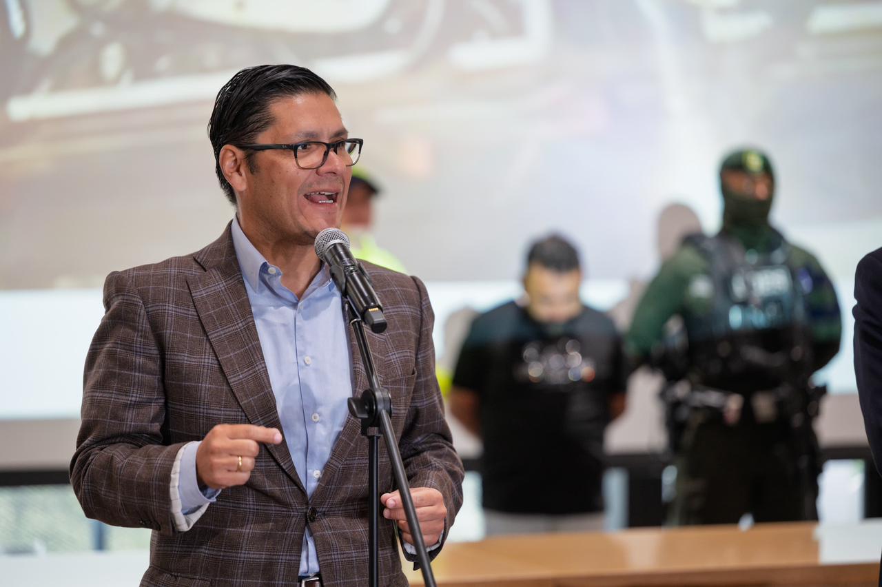 La caída de Misón, el narco que tenía una vida de lujos con fachada de empresario de la noche Secretario de seguridad de Bogotá Cesar Restrepo