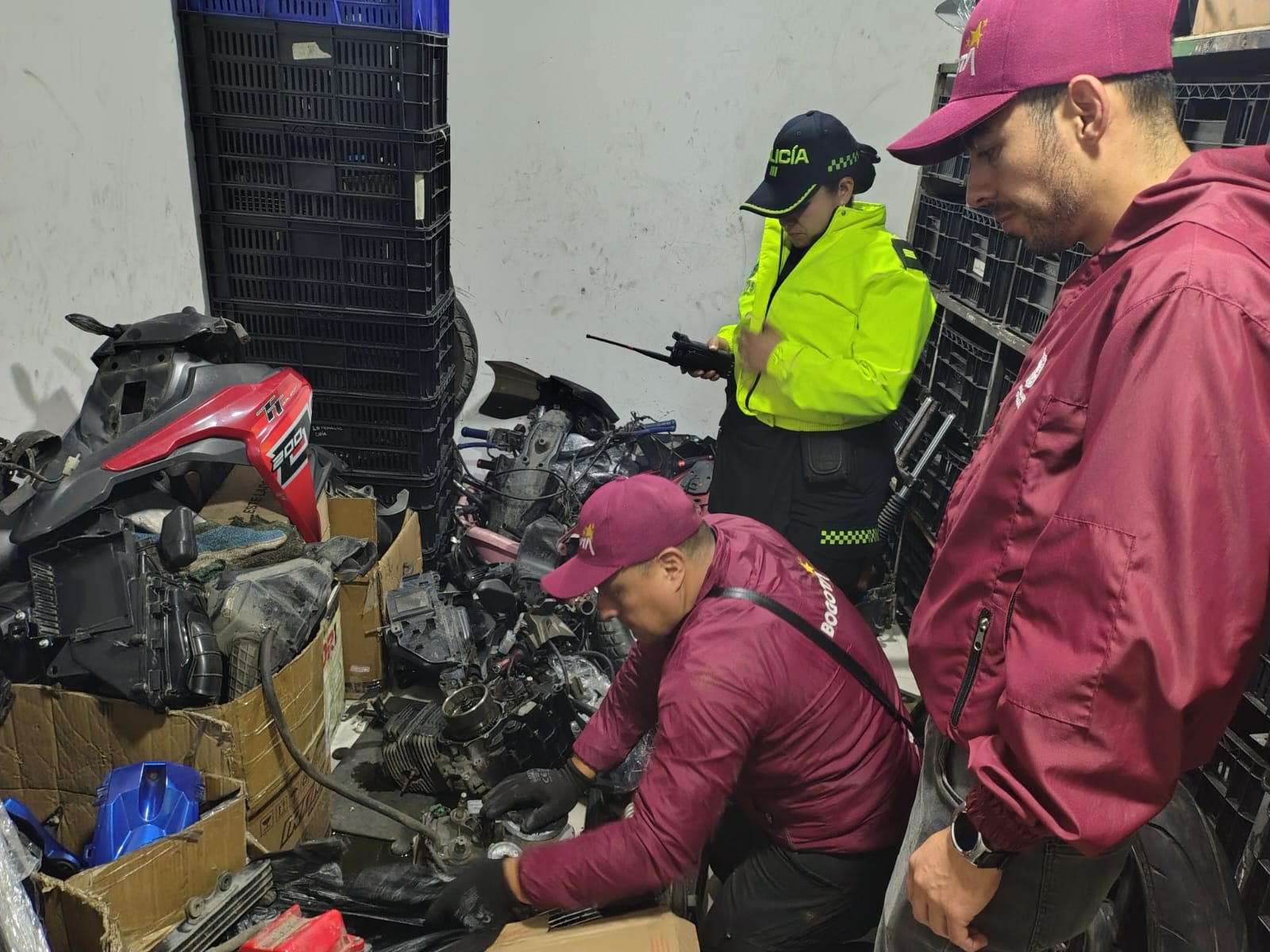 Recuperadas más de una docena de vehículos y centenares de autopartes robadas en operativo simultáneo en La Favorita y el 7 de Agosto