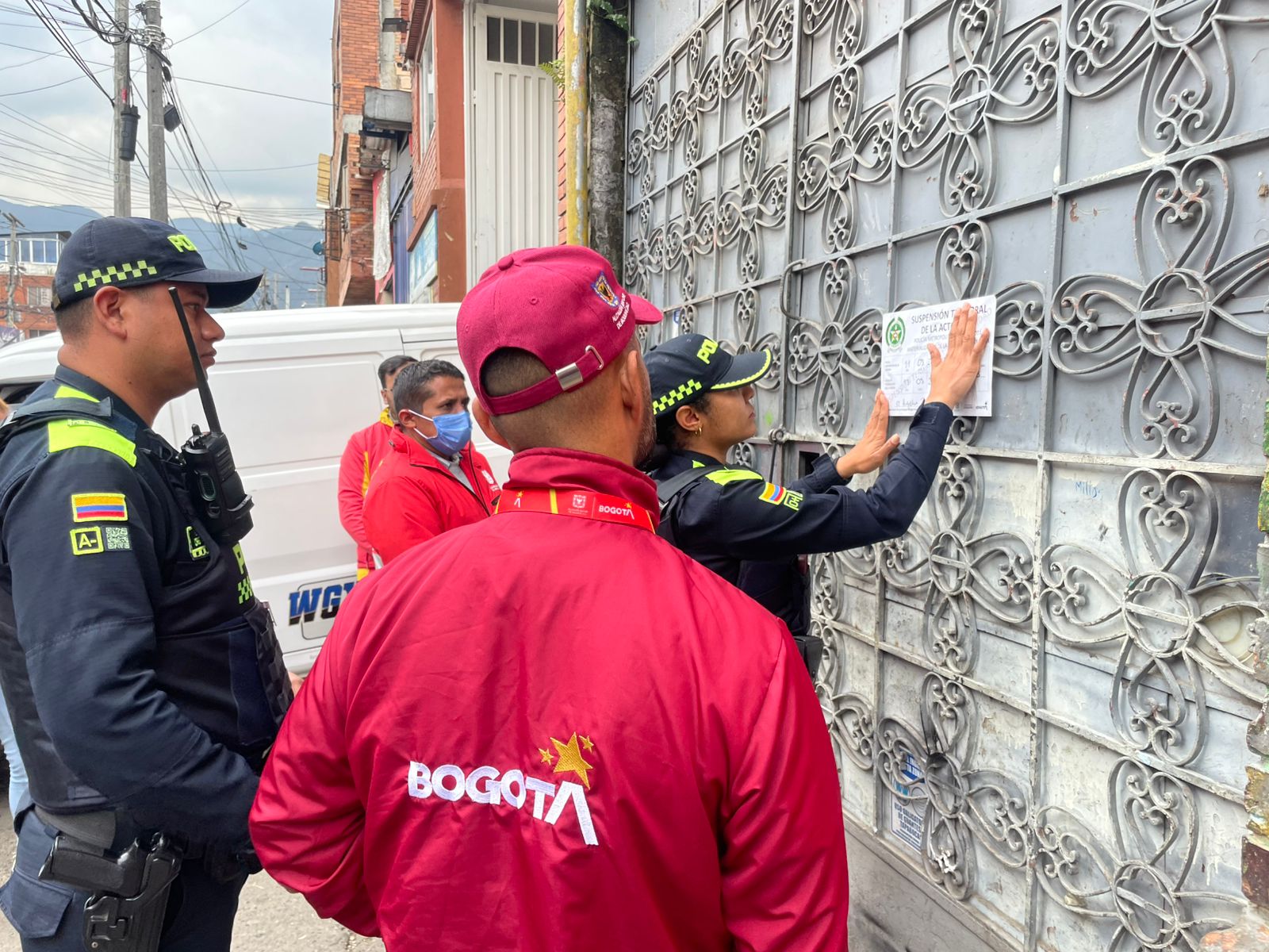 Un capturado y tres bodegas de reciclaje suspendidas en operativo en Barrios Unidos