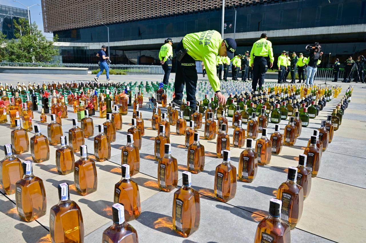 “Más de 4.000 botellas de licor adulterado fueron incautadas en Bogotá”: alcalde Galán