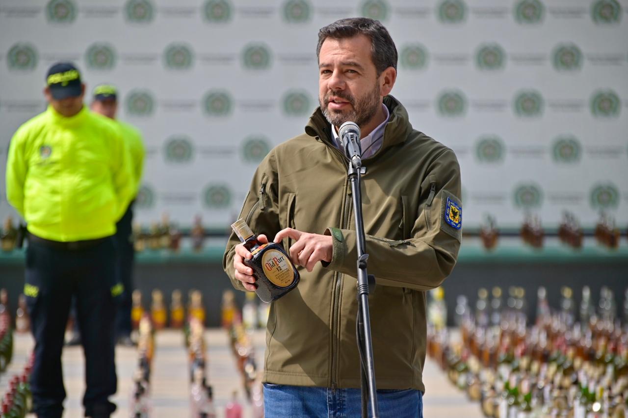 “Más de 4.000 botellas de licor adulterado fueron incautadas en Bogotá”: alcalde Galán