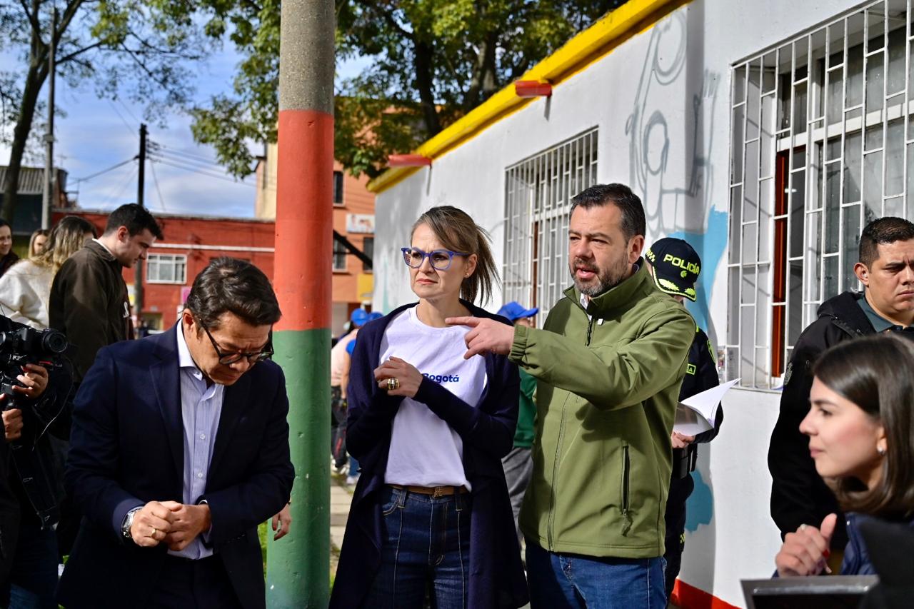 Distrito, Probogotá y Autogermana lanzan alianza para mejorar los CAI en Bogotá