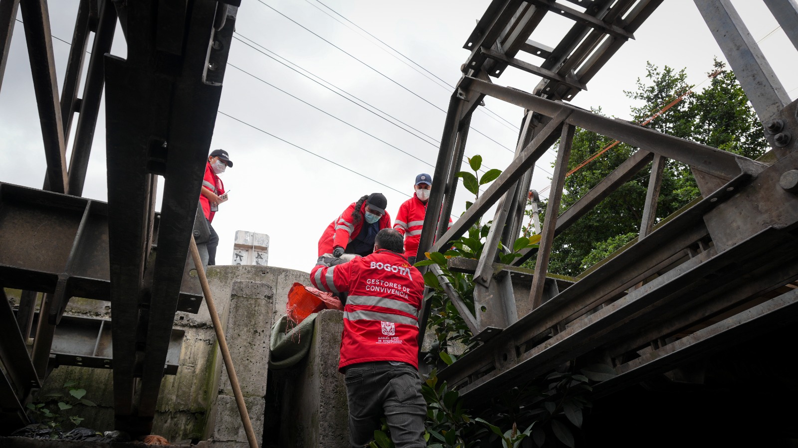 11 cambuches desmontados tras mega intervención en el canal Comuneros de Puente Aranda