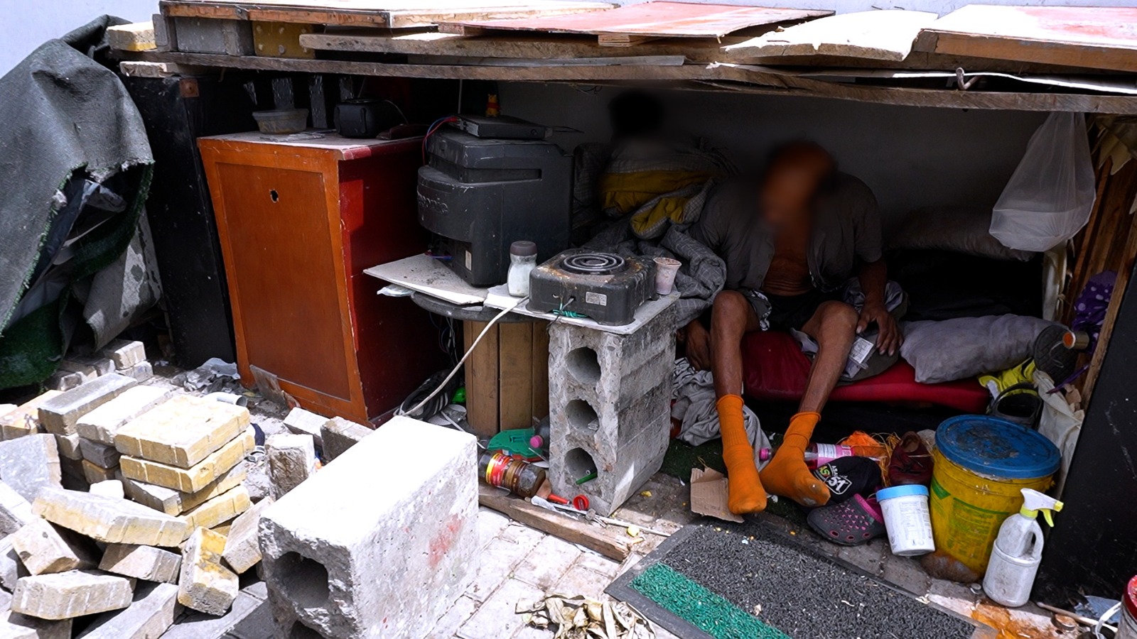 11 cambuches desmontados tras mega intervención en el canal Comuneros de Puente Aranda