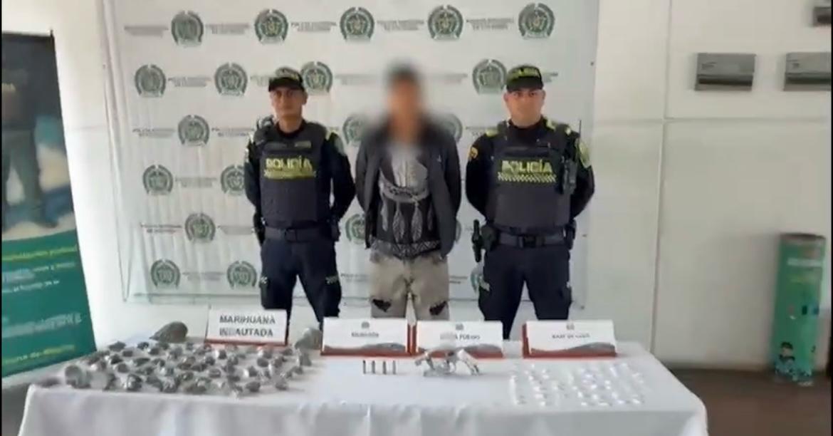 Se escondió en zona boscosa, pero no le sirvió: con apoyo del helicóptero Halcón, Policía capturó a traficante de droga en Ciudad Bolívar