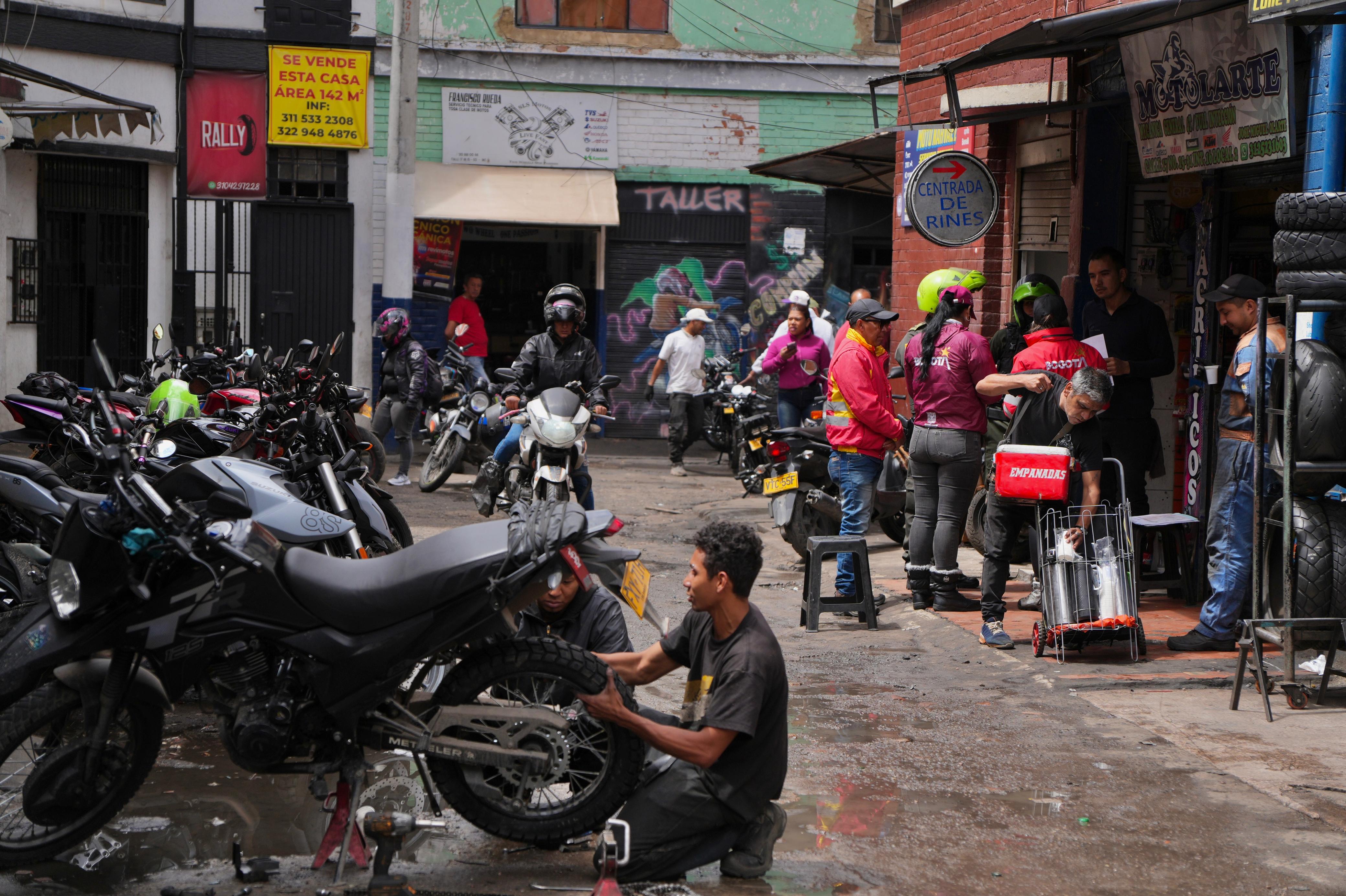 Capturado mecánico requerido por la justicia en operativo contra mercados ilegales en La Favorita