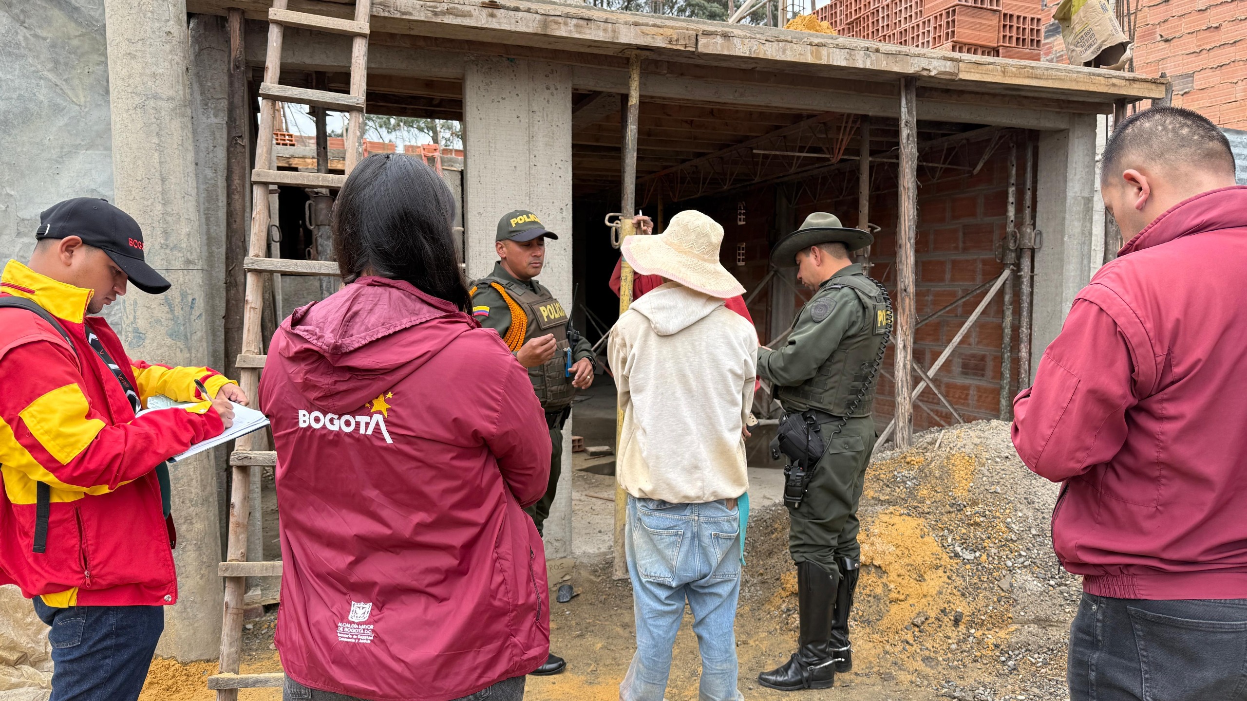 Dos personas capturadas en flagrancia por construir un predio en un área ecológica protegida en Usaquén