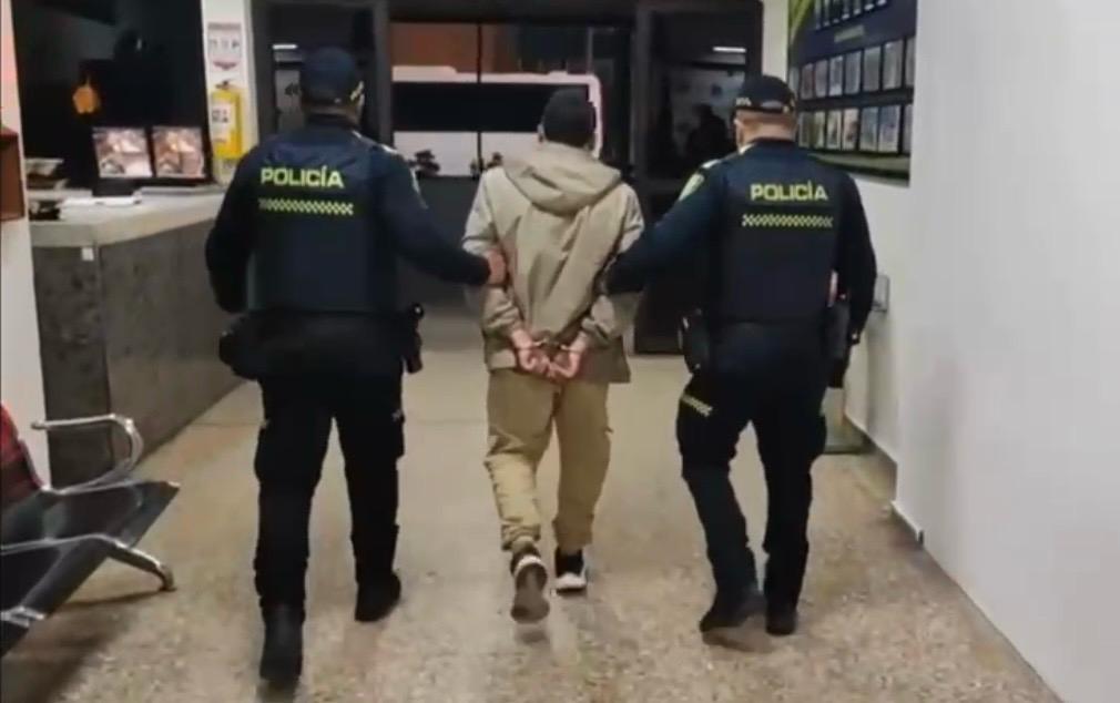 En flagrancia fue capturado un hombre que ingresó a hurtar un restaurante en Modelia