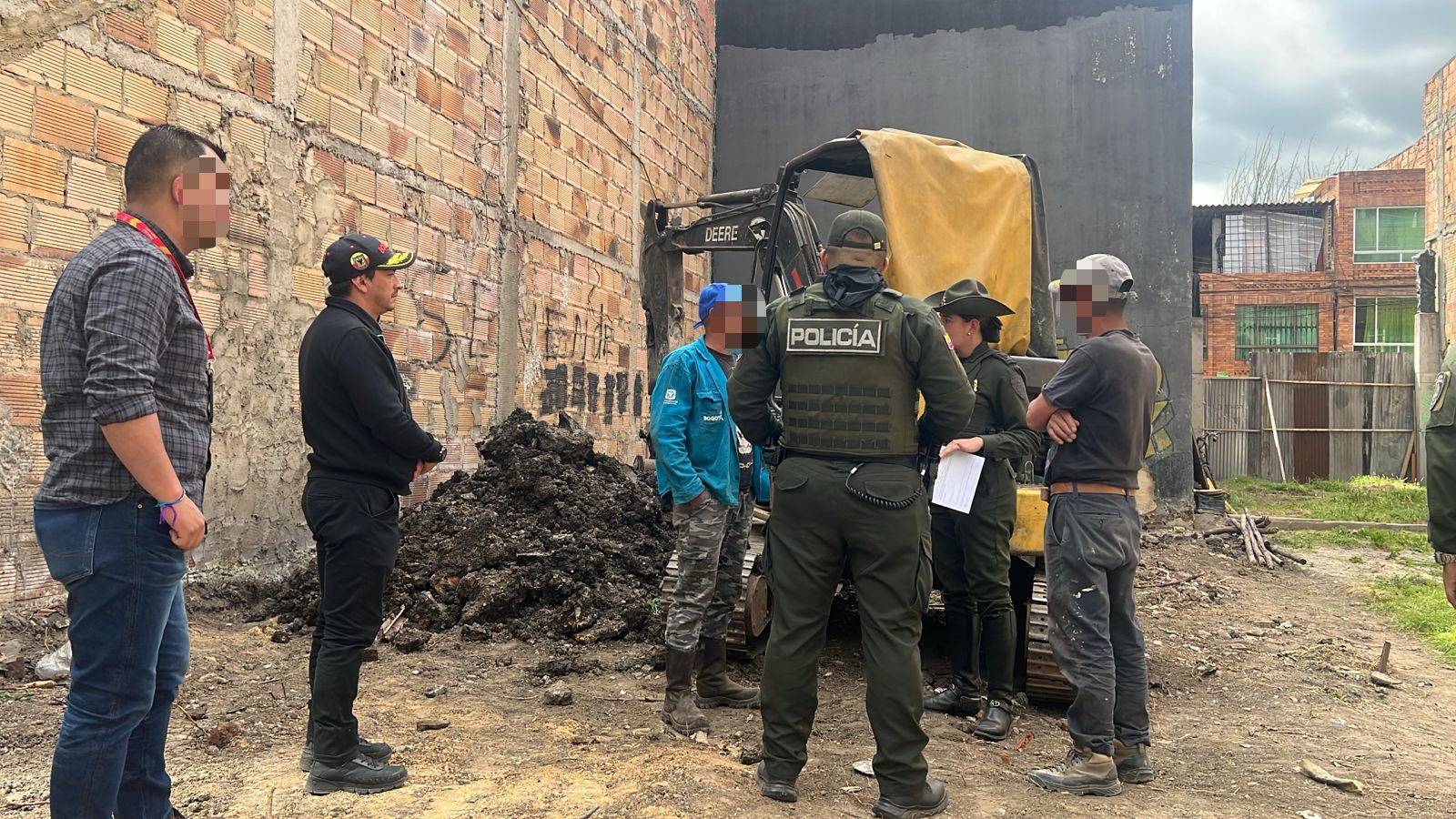 Capturadas dos personas por urbanismo ilegal e incautada maquinaria amarilla en Kennedy
