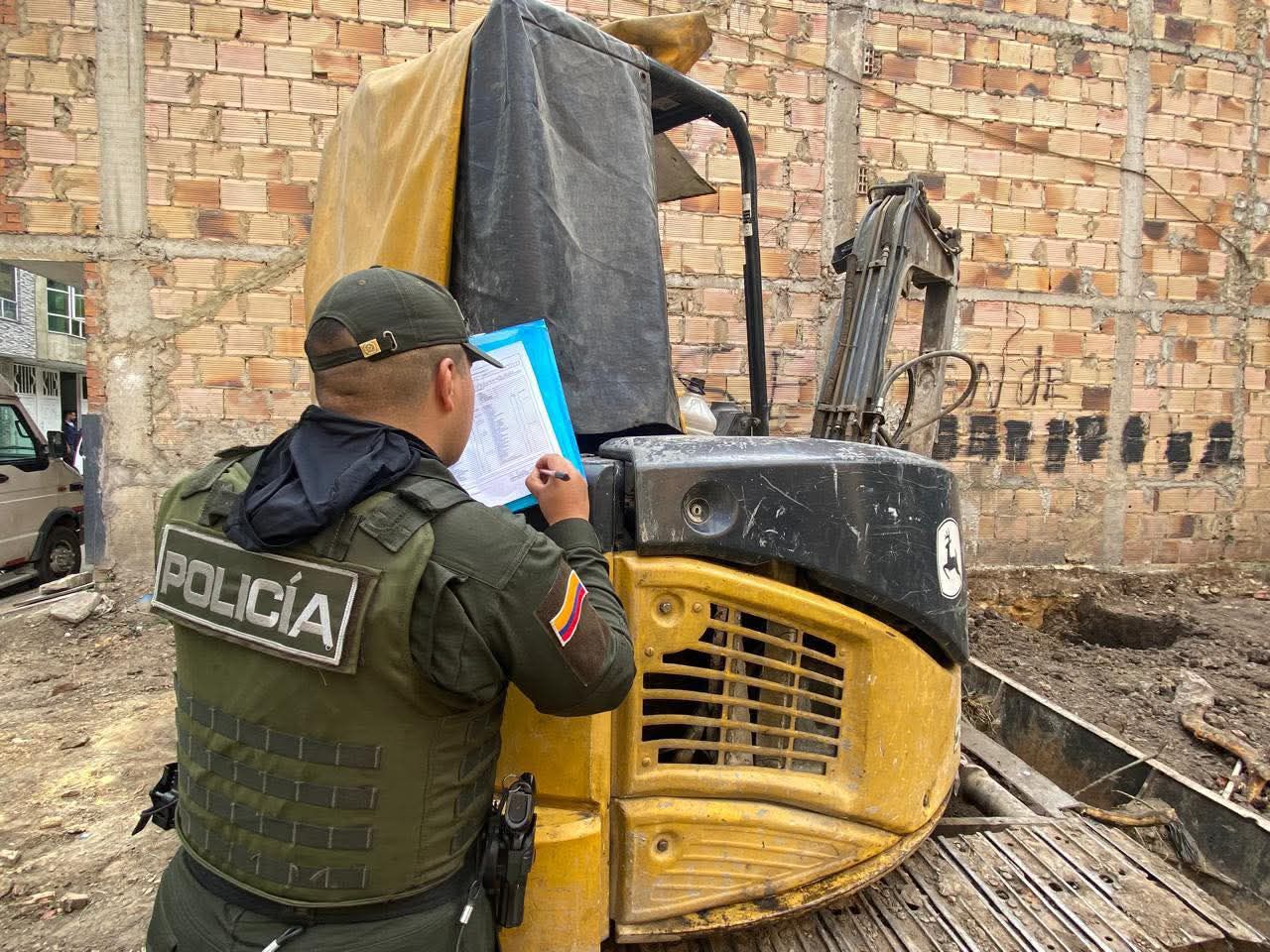 Capturadas dos personas por urbanismo ilegal e incautada maquinaria amarilla en Kennedy