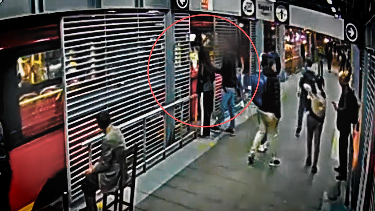  Captado y seguido por las cámaras en tiempo real: así fue capturado un sujeto tras hurtar un celular por una ventana en el transporte masivo