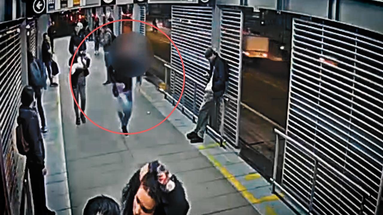  Captado y seguido por las cámaras en tiempo real: así fue capturado un sujeto tras hurtar un celular por una ventana en el transporte masivo