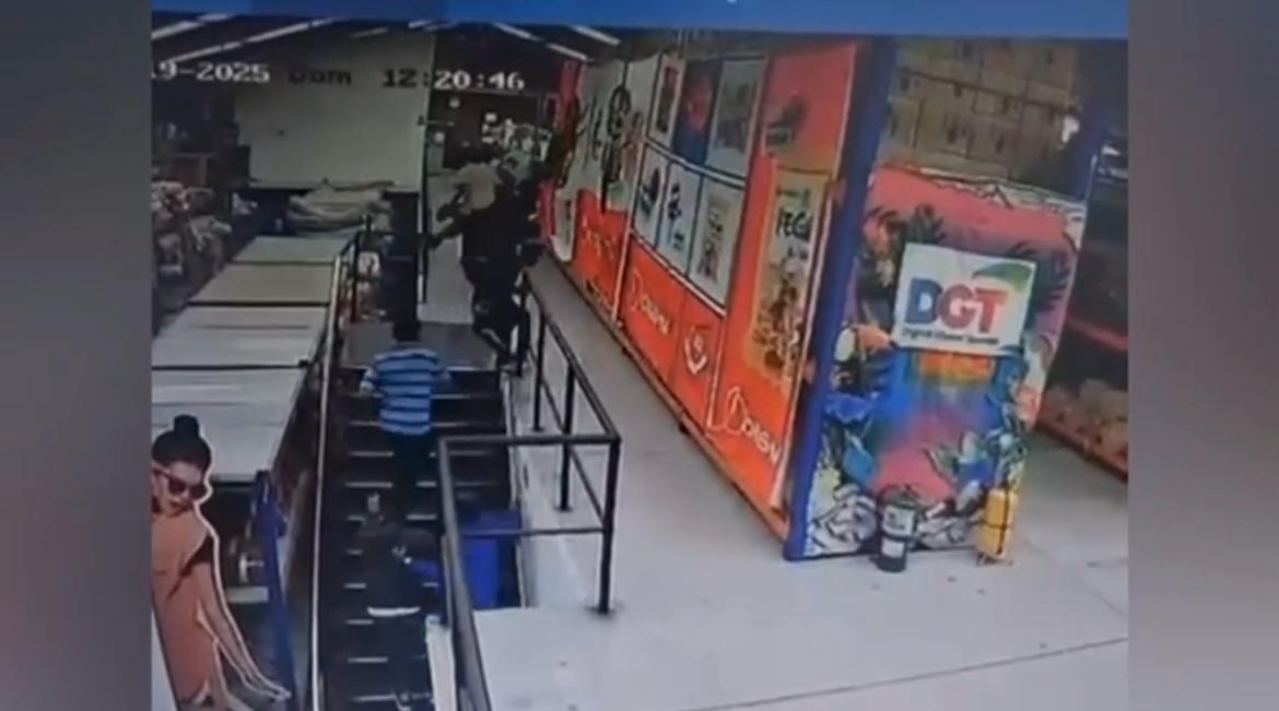Capturadas en flagrancia 13 personas cuando intentaban hurtar una bodega textil en Fontibón