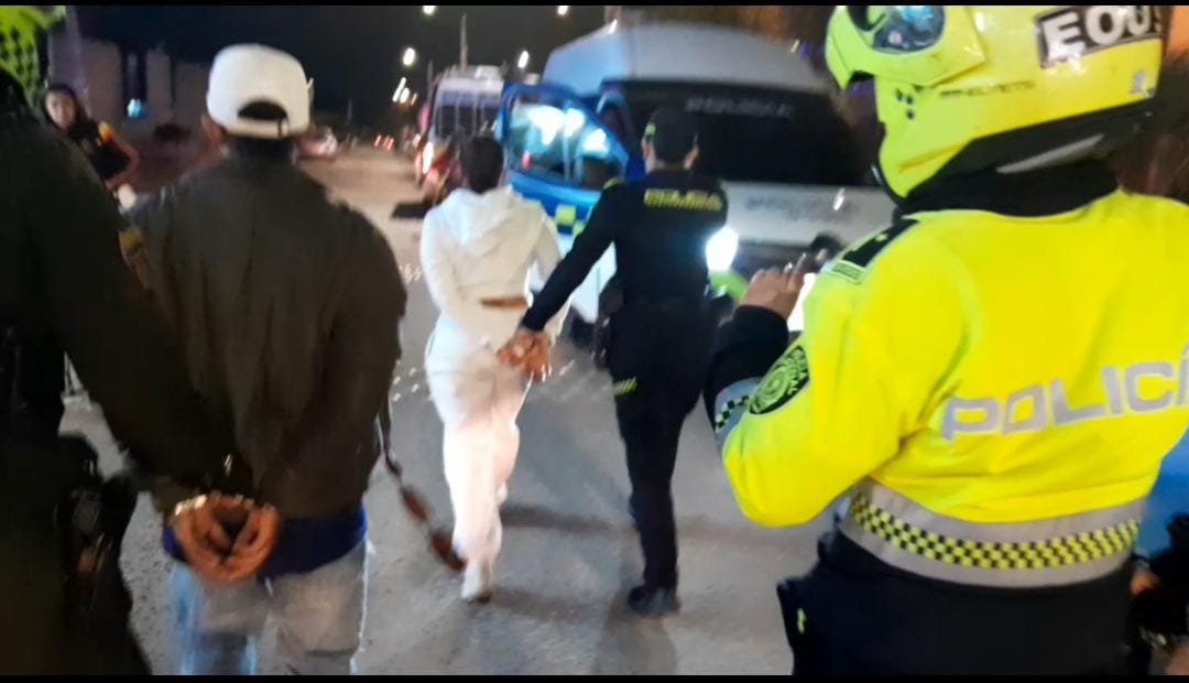 Capturados por porte ilegal de armas mientras jugaban en una bolirana en Patio Bonito