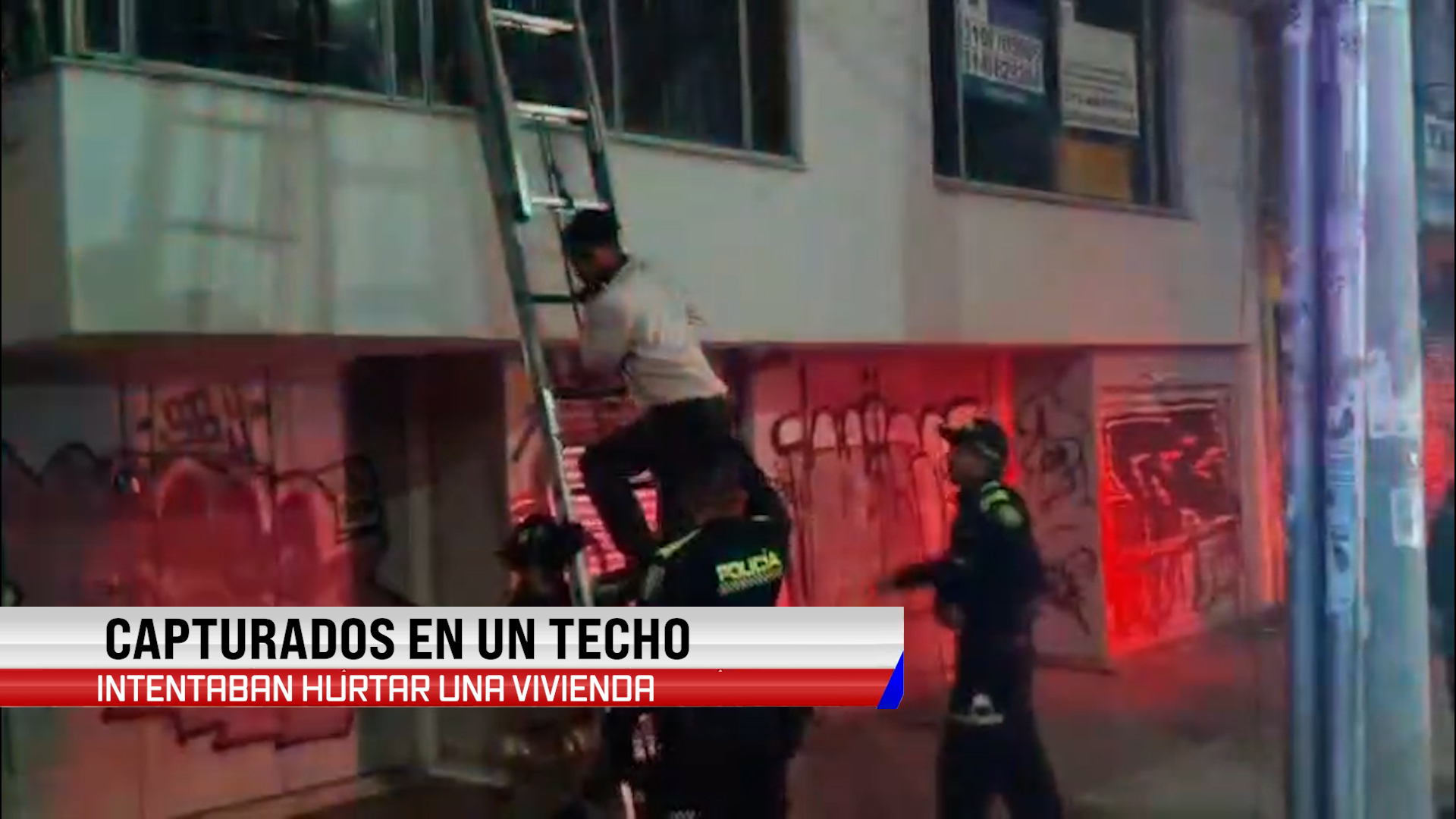 Sobre un techo, así fueron capturados en flagrancia dos delincuentes que querían robar una vivienda en Barrios Unidos