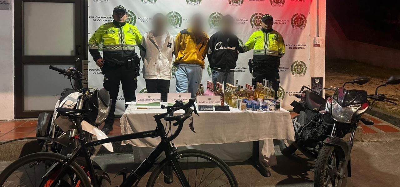 Los tres delincuentes habían hurtado un supermercado en Chapinero.