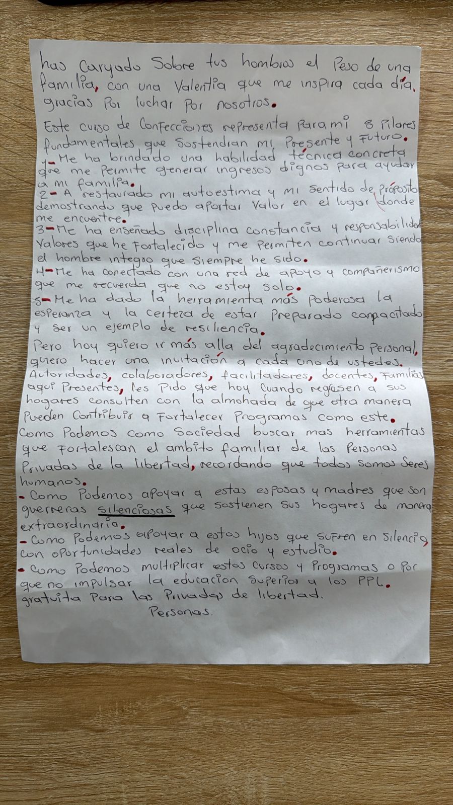 18 personas privadas de la libertad se certificaron en confección de prendas urbanas en la Cárcel Distrital