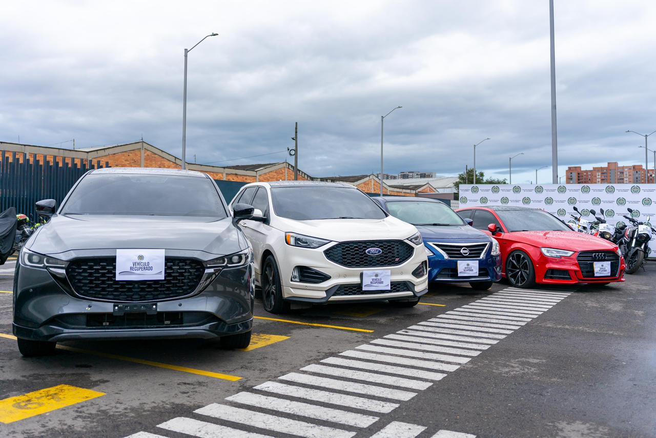 43 carros y motos recuperados en duro golpe contra el robo de automotores en Bogotá