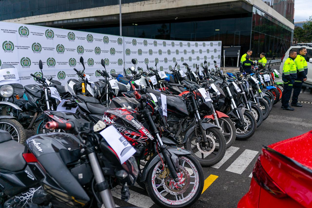 43 carros y motos recuperados en duro golpe contra el robo de automotores en Bogotá