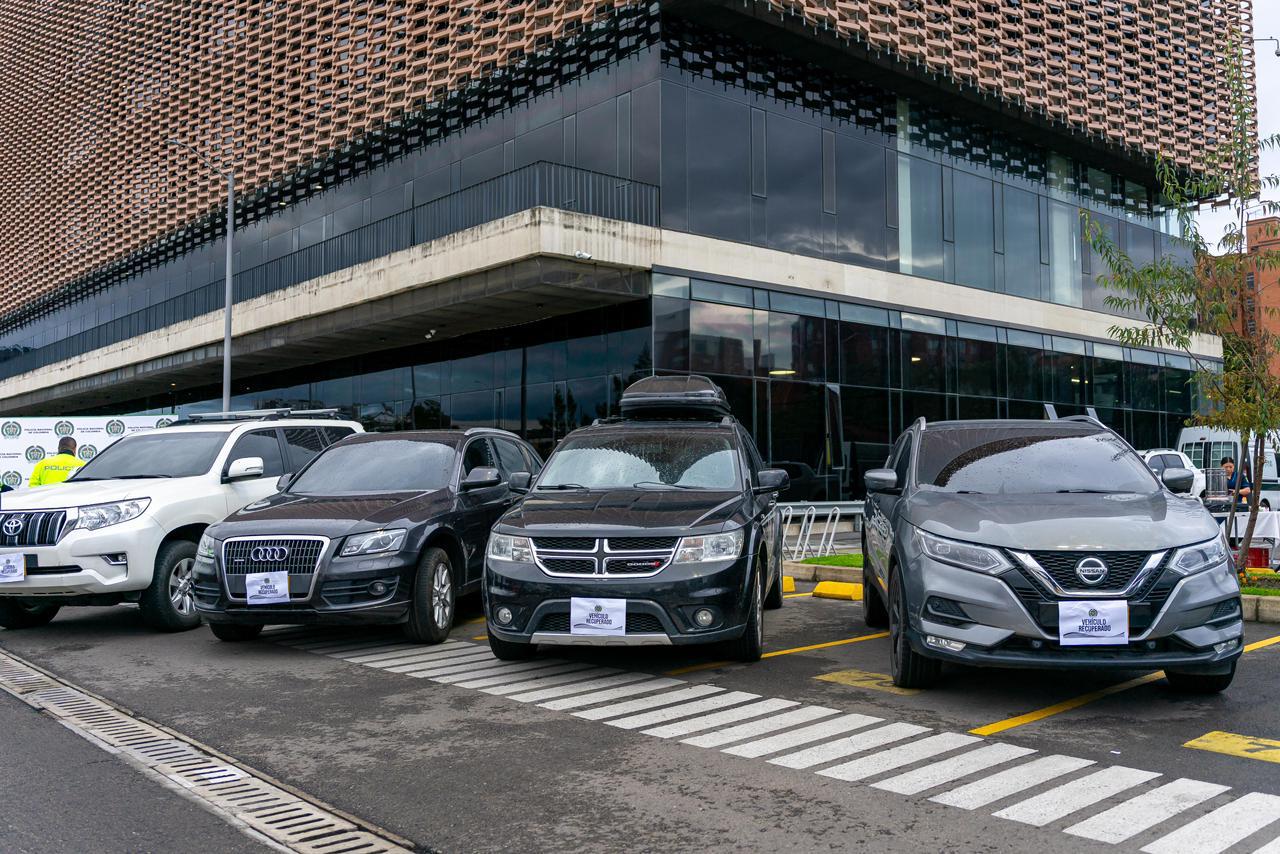 43 carros y motos recuperados en duro golpe contra el robo de automotores en Bogotá