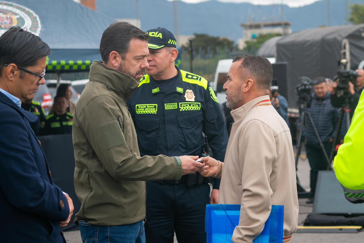 43 carros y motos recuperados en duro golpe contra el robo de automotores en Bogotá