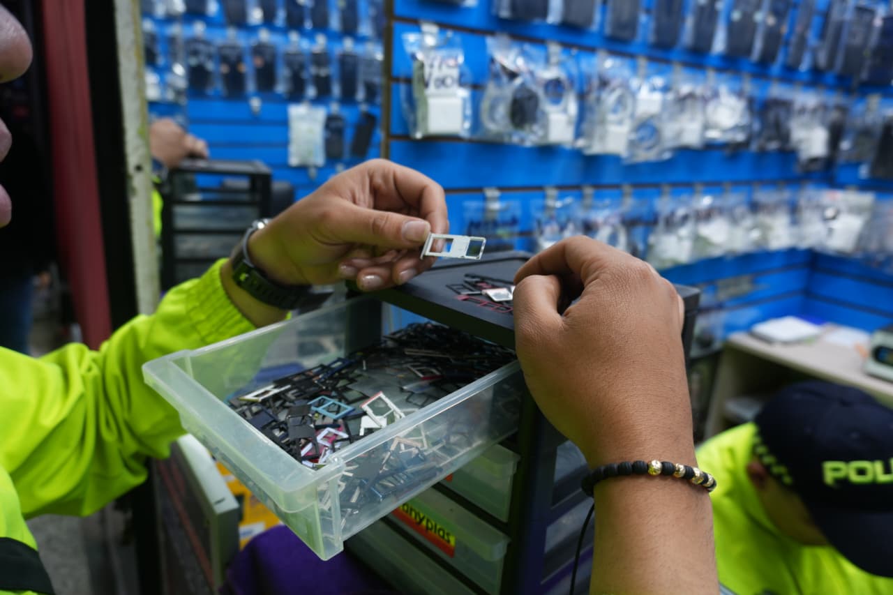 70 celulares incautados y 5 establecimientos cerrados en la Pajarera