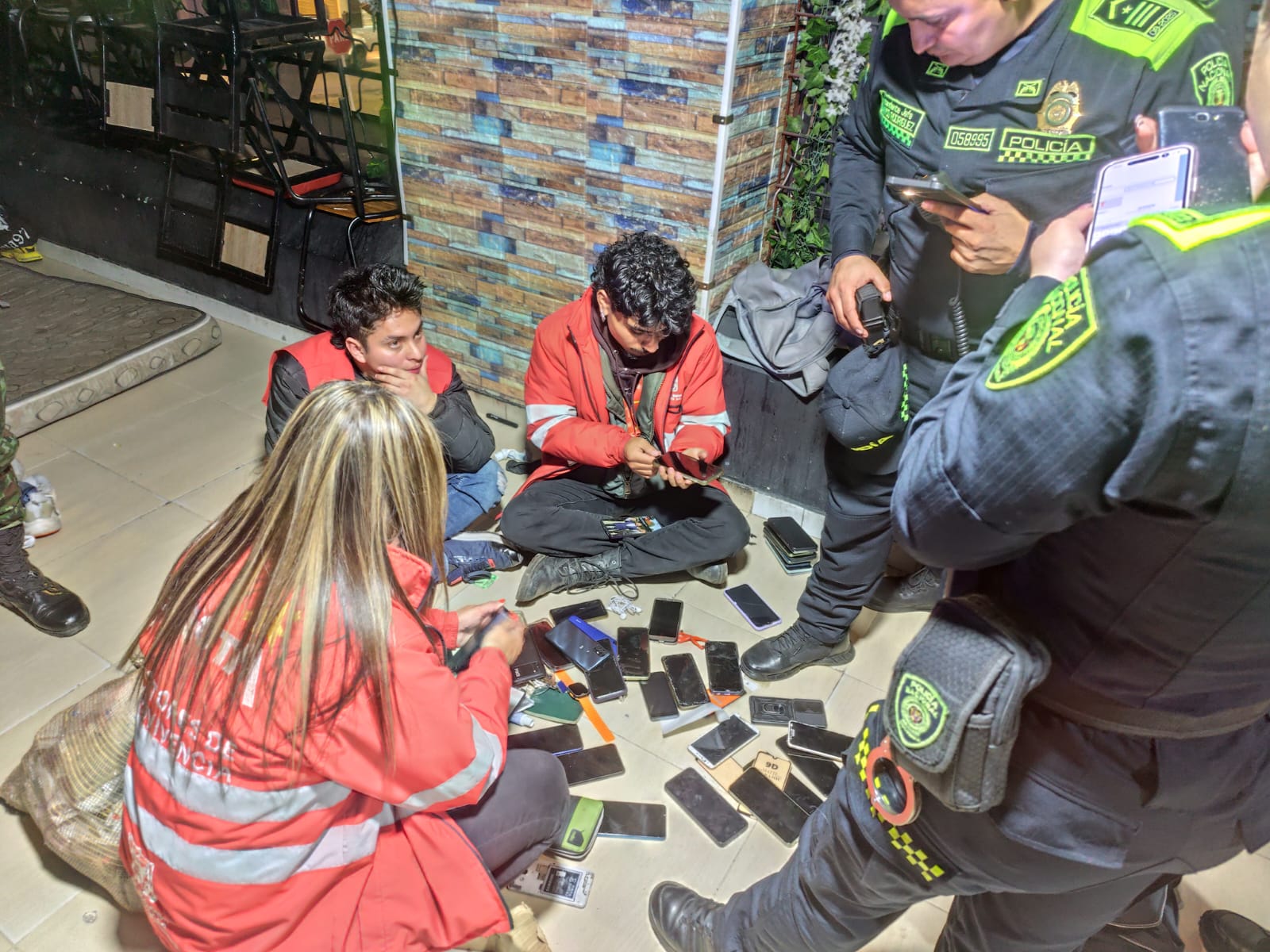 Descubierto centro de acopio de celulares hurtados dentro de un bar en Los Mártires