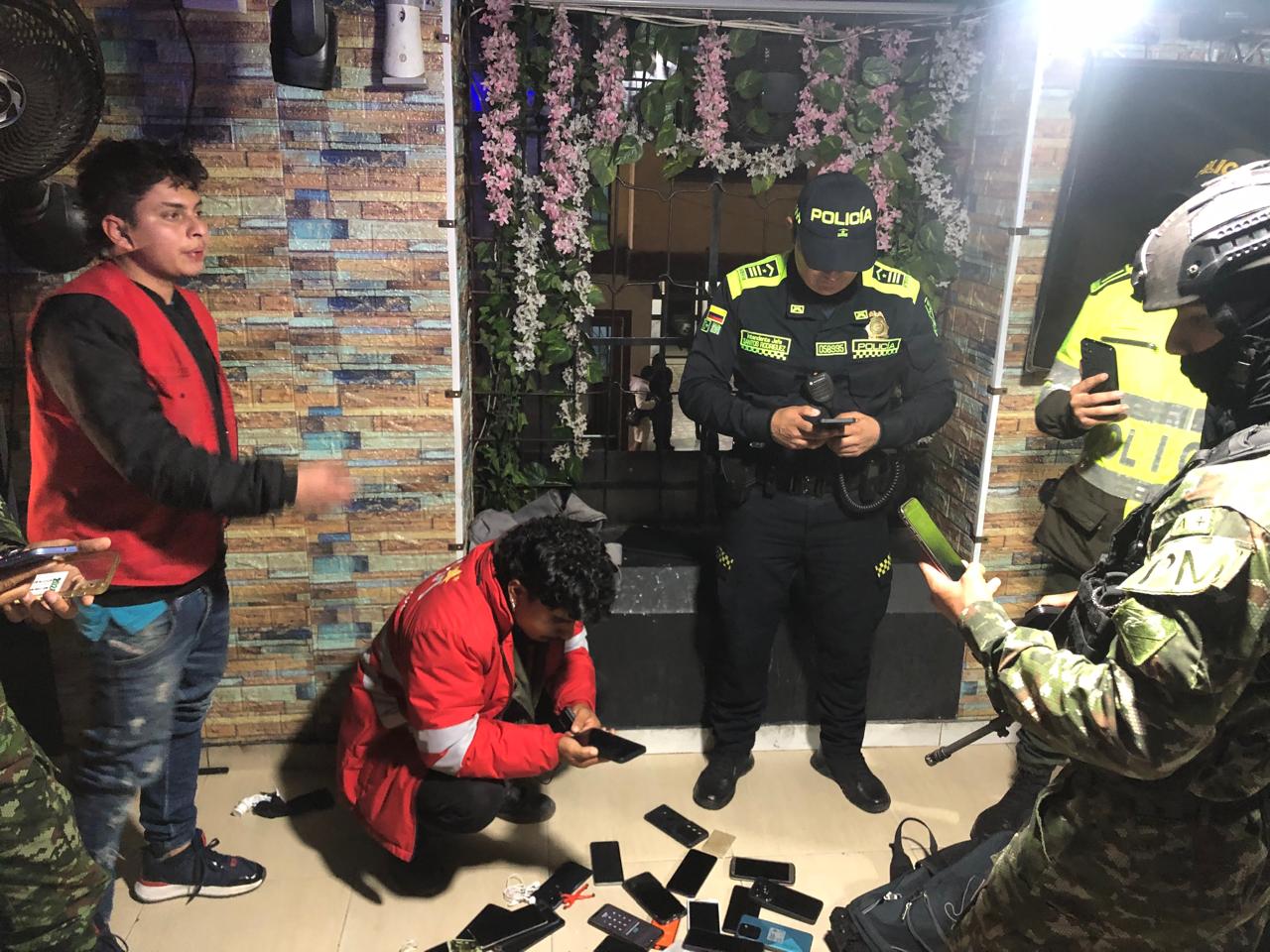 Descubierto centro de acopio de celulares hurtados dentro de un bar en Los Mártires Descubierto centro de acopio de celulares hurtados dentro de un bar en Los Mártires