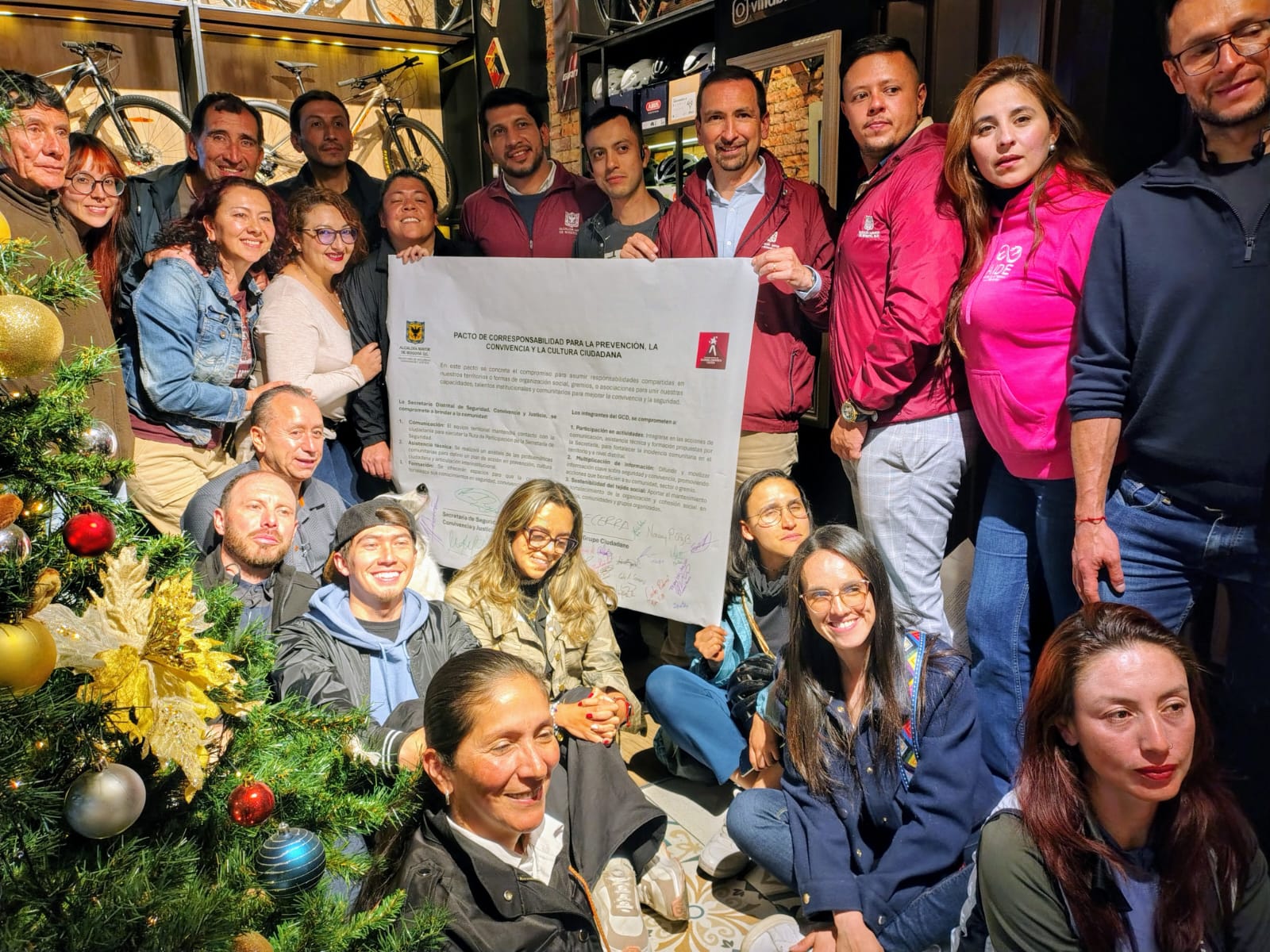 Bogotá firma pacto de corresponsabilidad con ciclistas para fortalecer la seguridad y la convivencia en las ciclorrutas