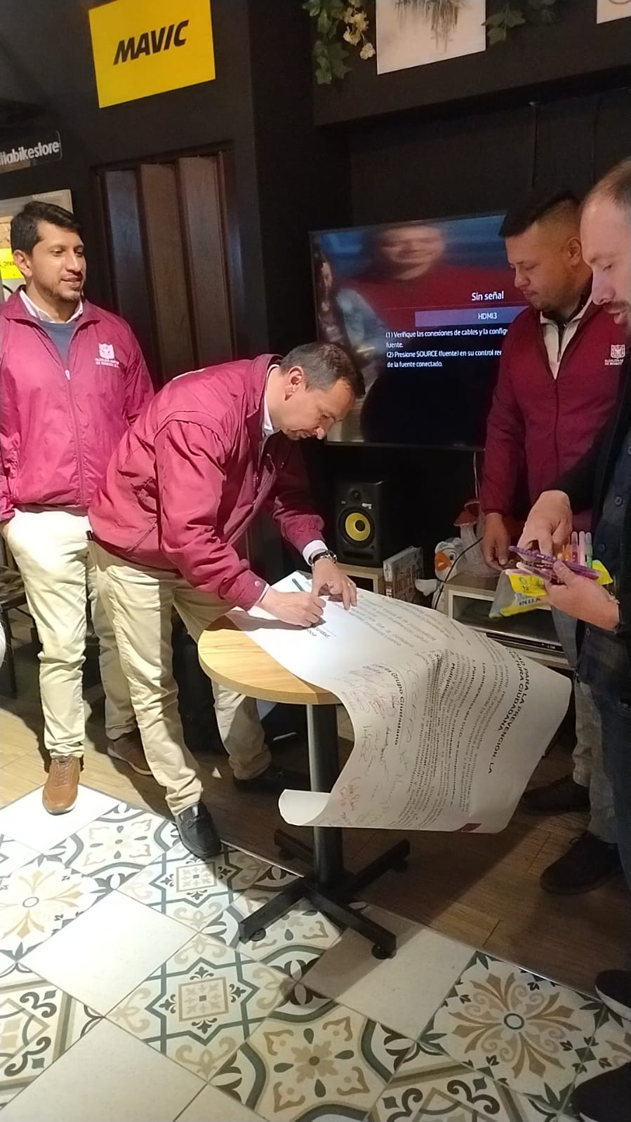 Bogotá firma pacto de corresponsabilidad con ciclistas para fortalecer la seguridad y la convivencia en las ciclorrutas