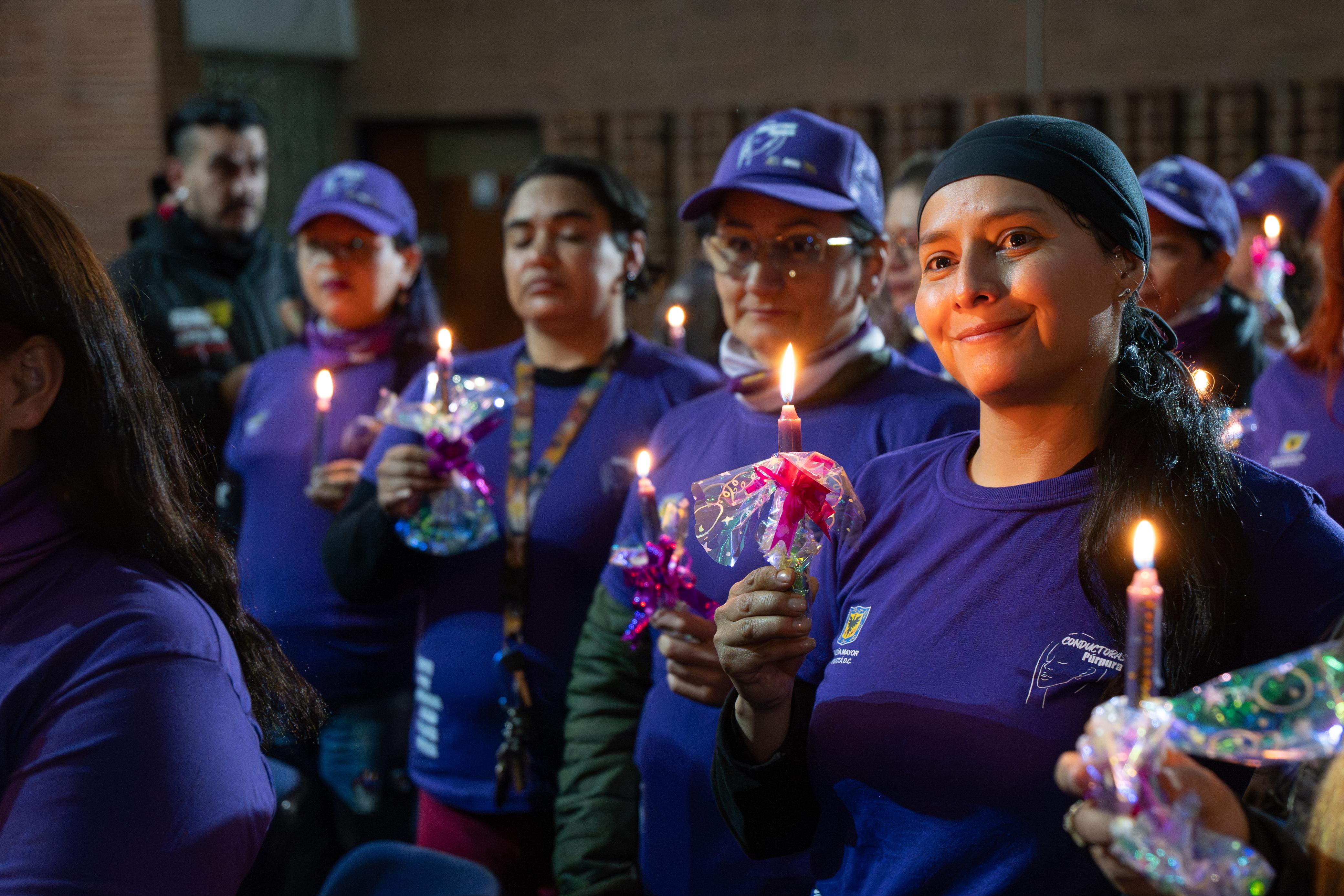40 mujeres del colectivo ‘Conductoras Púrpura’ se unieron a un Pacto de Corresponsabilidad para prevenir la violencia de género en Bogotá