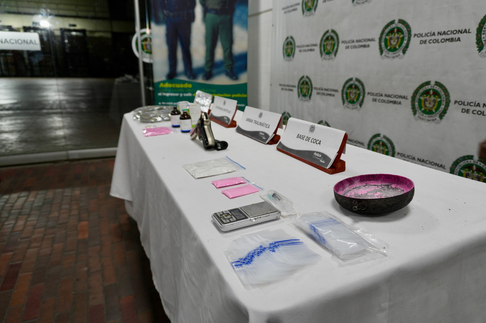 Desmantelada fábrica de estupefacientes que se escondía tras la fachada de una barbería en Ciudad Bolívar Desmantelada fábrica de estupefacientes que se escondía tras la fachada de una barbería en Ciudad Bolívar