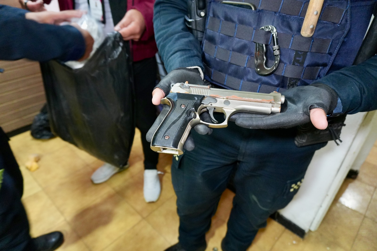 Desmantelada fábrica de estupefacientes que se escondía tras la fachada de una barbería en Ciudad Bolívar Desmantelada fábrica de estupefacientes que se escondía tras la fachada de una barbería en Ciudad Bolívar