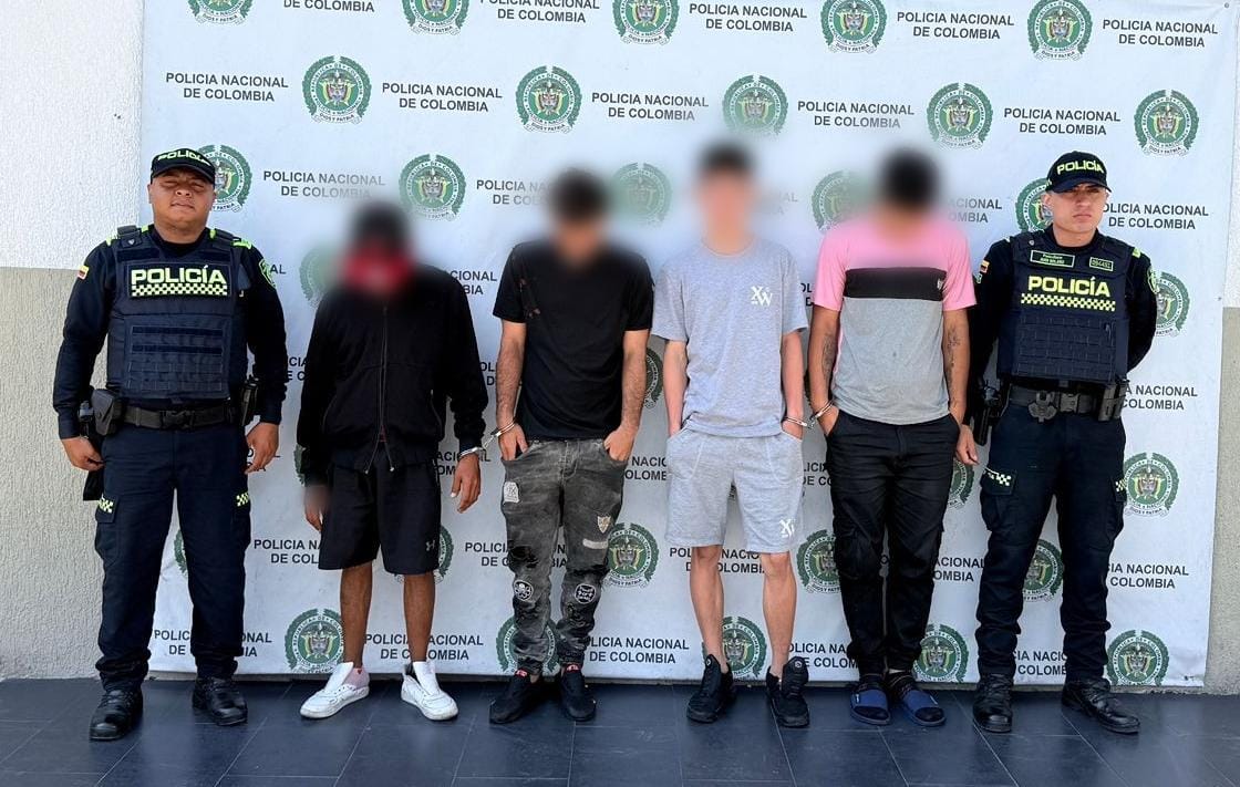 Un dron los dejó al descubierto: poste de luz era usado de caleta para vender droga en Los Mártires; hay cuatro capturados