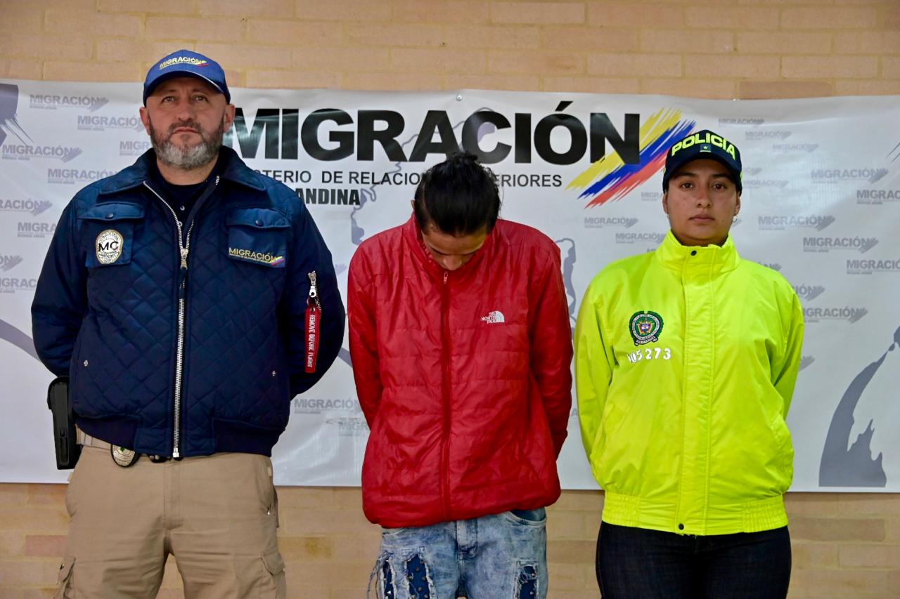 Extranjero capturado junto a policía