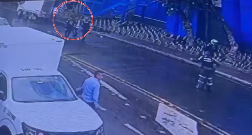 Video: perseguido y acorralado, así cayó falso policía que estaba hurtando en el Portal Norte