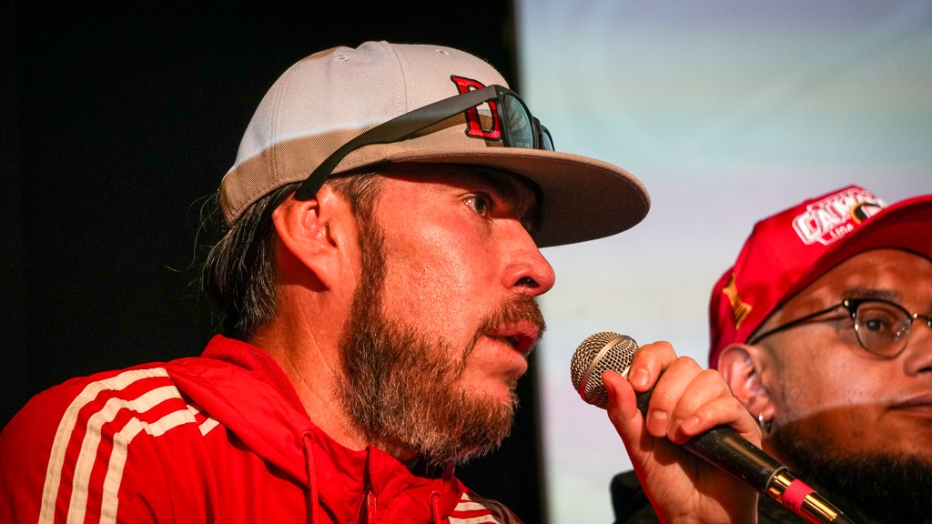 Hinchas de equipos rivales se sentaron frente a frente para recordar sus raíces, reconocer al otro y demostrar que la convivencia en la tribuna es posible.