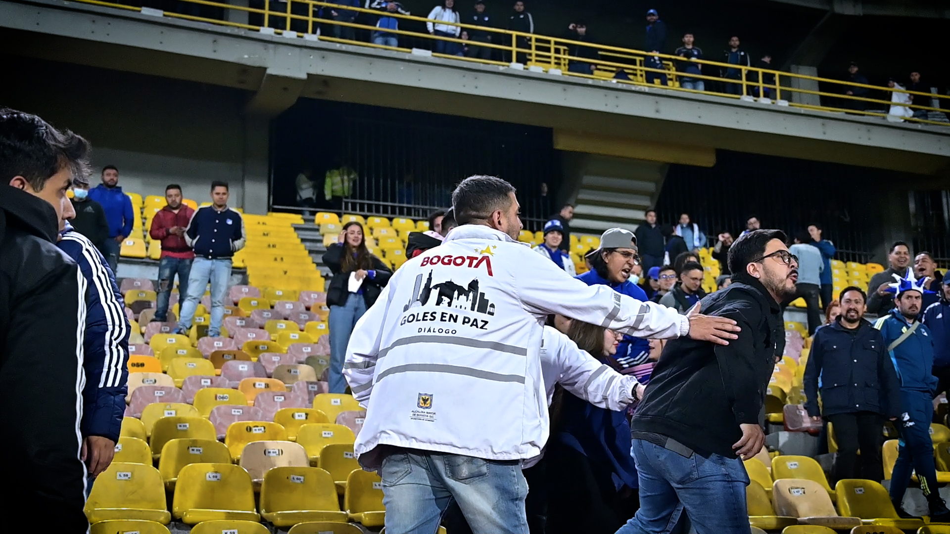 Cerca de 600 funcionarios garantizan la seguridad en cada partido de fútbol en Bogotá