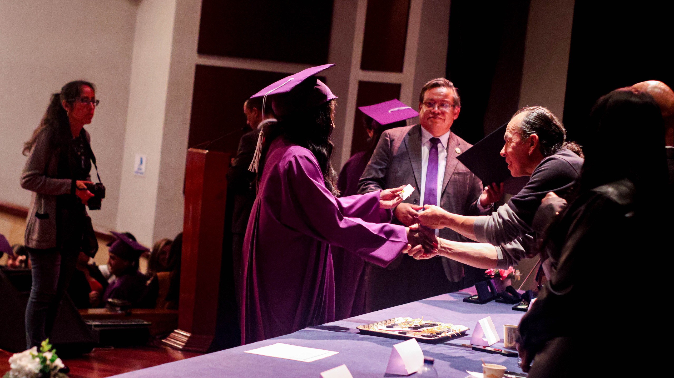 Más de 90 jóvenes de Bogotá se graduaron como bachilleres gracias a un modelo de educación restaurativa