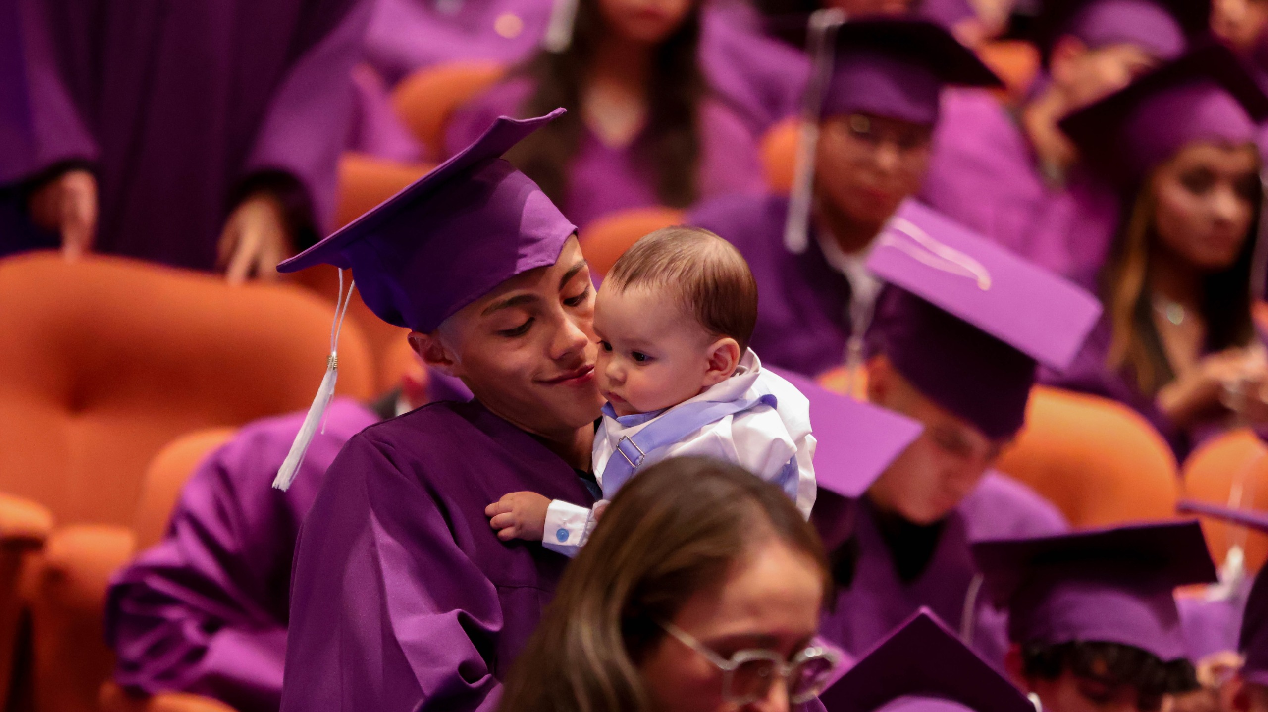 Más de 90 jóvenes de Bogotá se graduaron como bachilleres gracias a un modelo de educación restaurativa