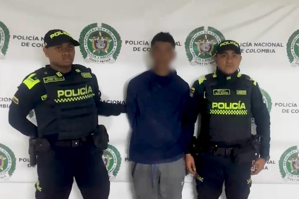 Capturado 'Hombre Araña del Siete de Agosto': quedó grabado en video subido en un poste violentando cámara del C4