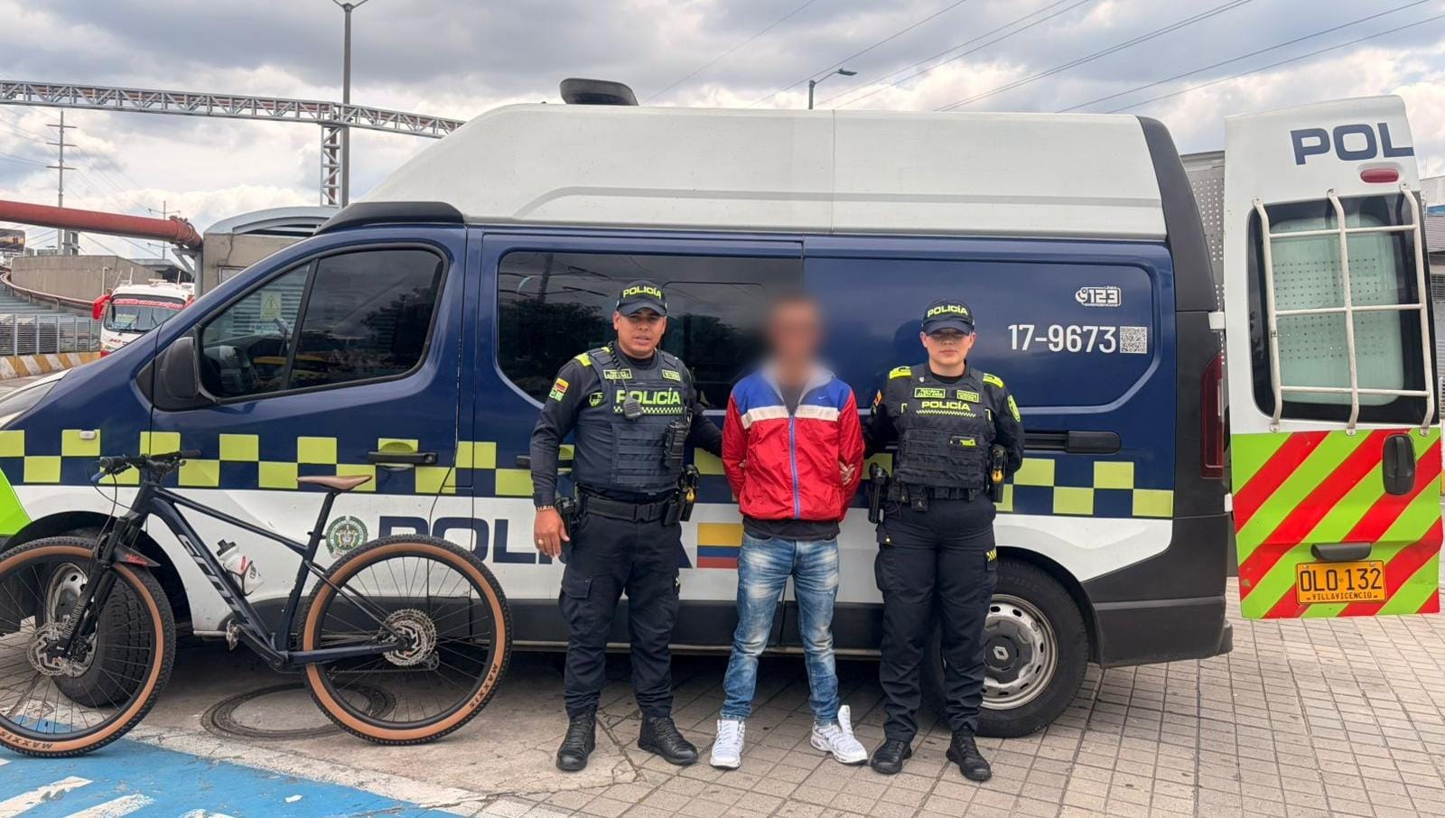 Pretendía escapar en un bus articulado con una bicicleta hurtada y fue capturado en flagrancia Pretendía escapar en un bus articulado con una bicicleta hurtada y fue capturado en flagrancia