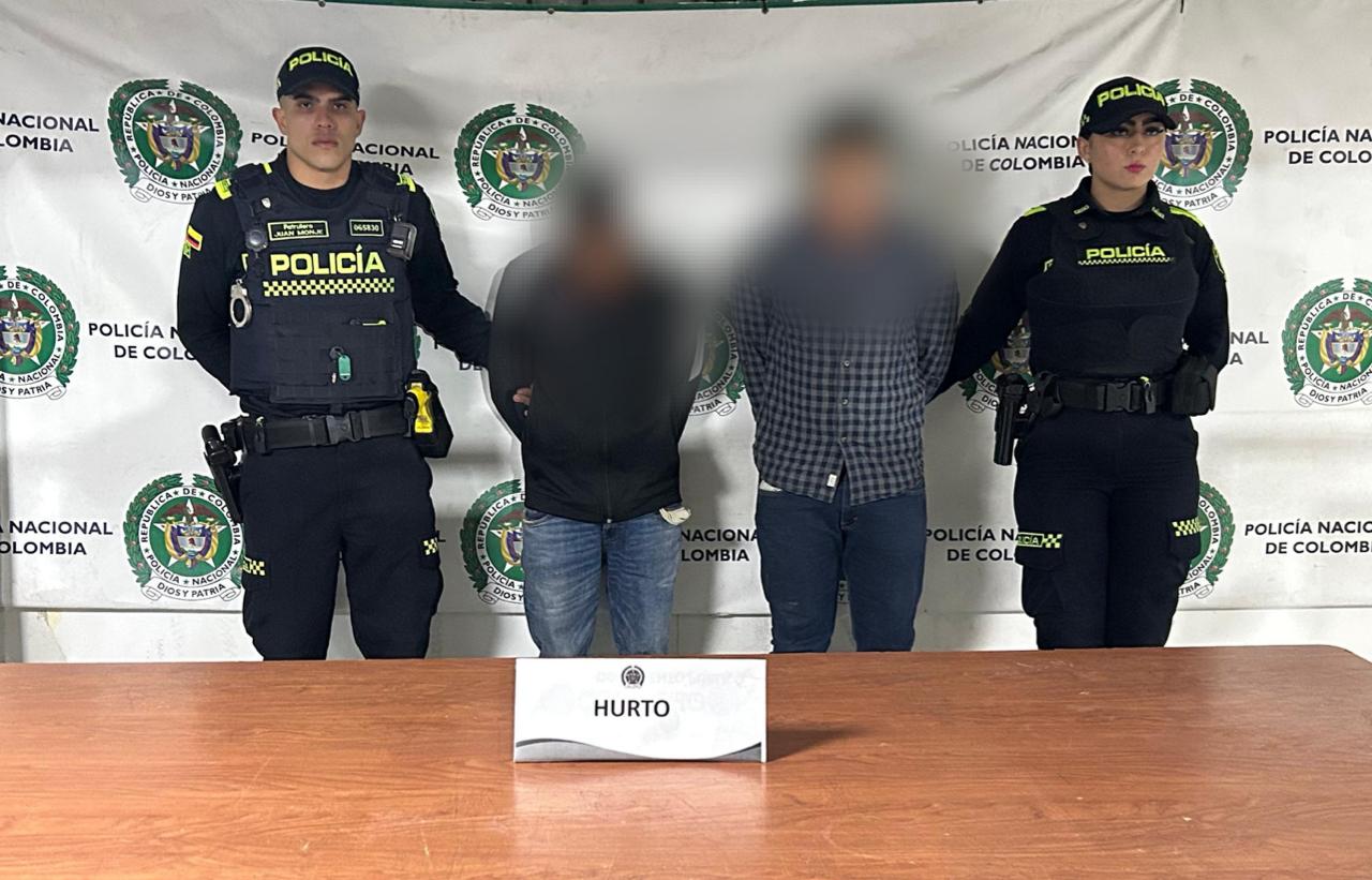 Capturados dos hombres que habían hurtado un carro en Barrios Unidos