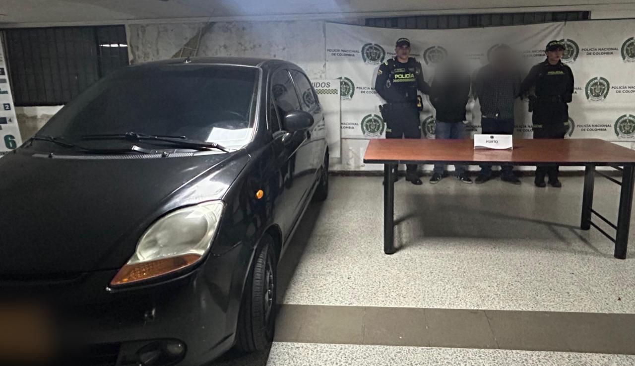 Capturados dos hombres que habían hurtado un carro en Barrios Unidos