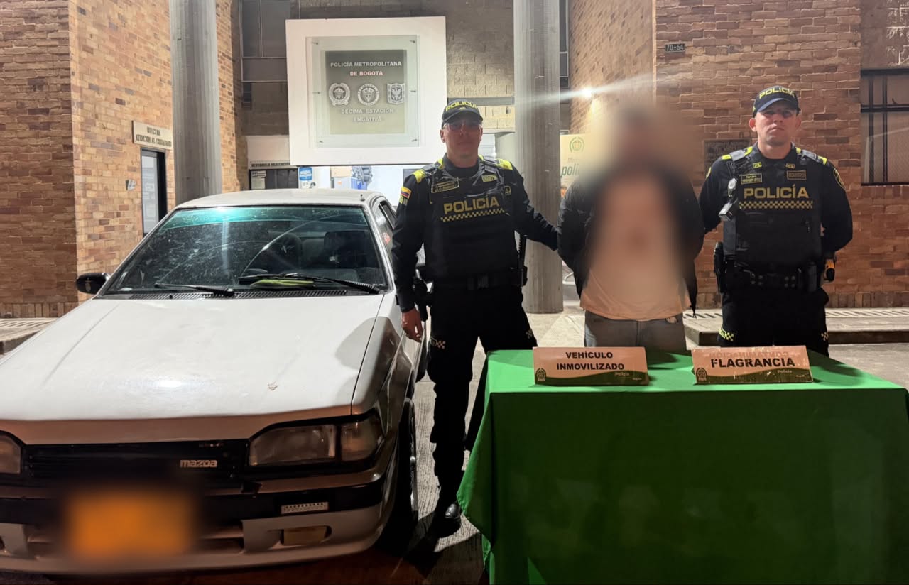 Sorprendidos en flagrancia: así fue como la Policía frustró el hurto a un local de venta de motocicletas en Engativá Un hombre capturado junto a dos policías