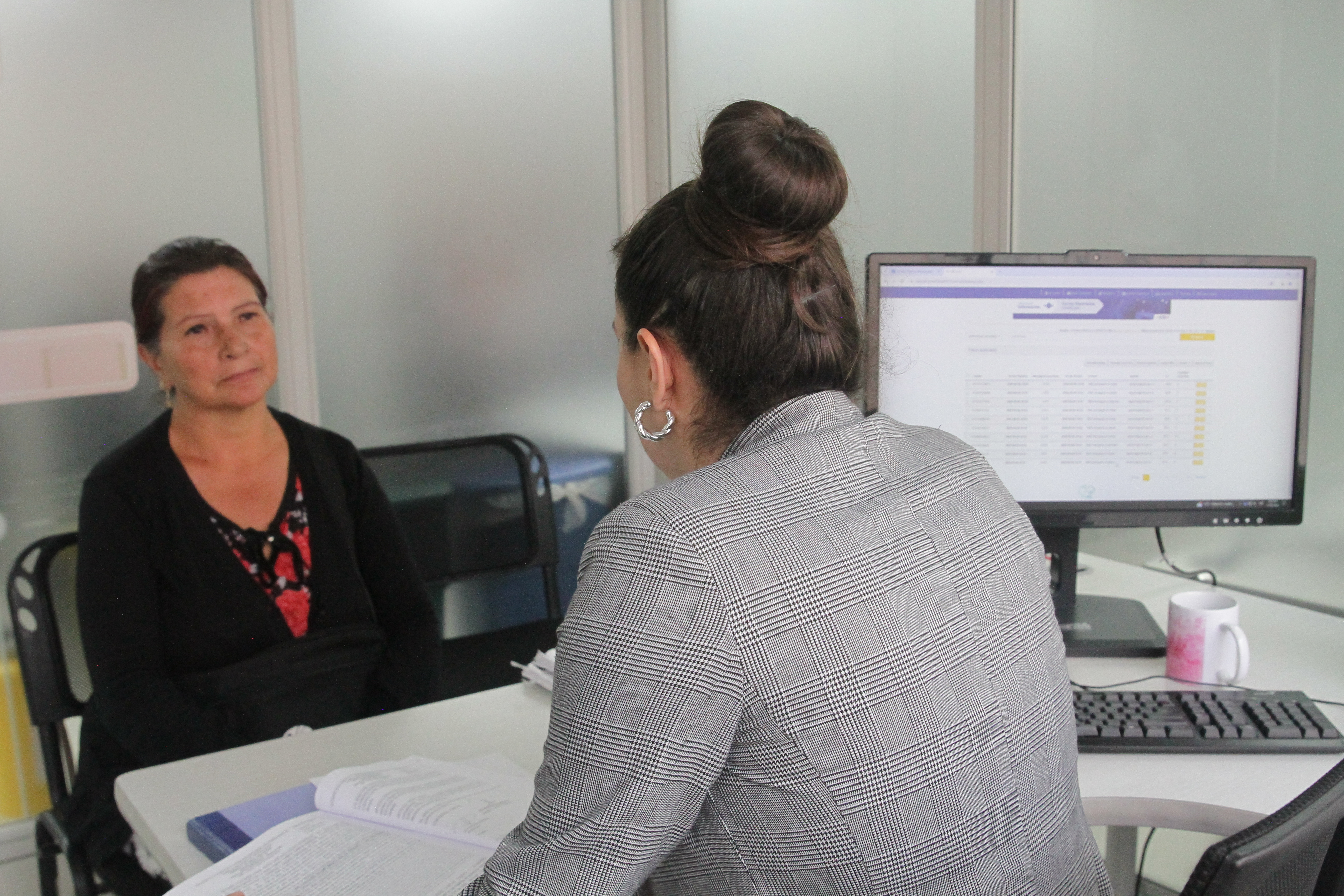 Mujeres atendidas en una de las Casas de Justicia de la Secretaría de Seguridad.