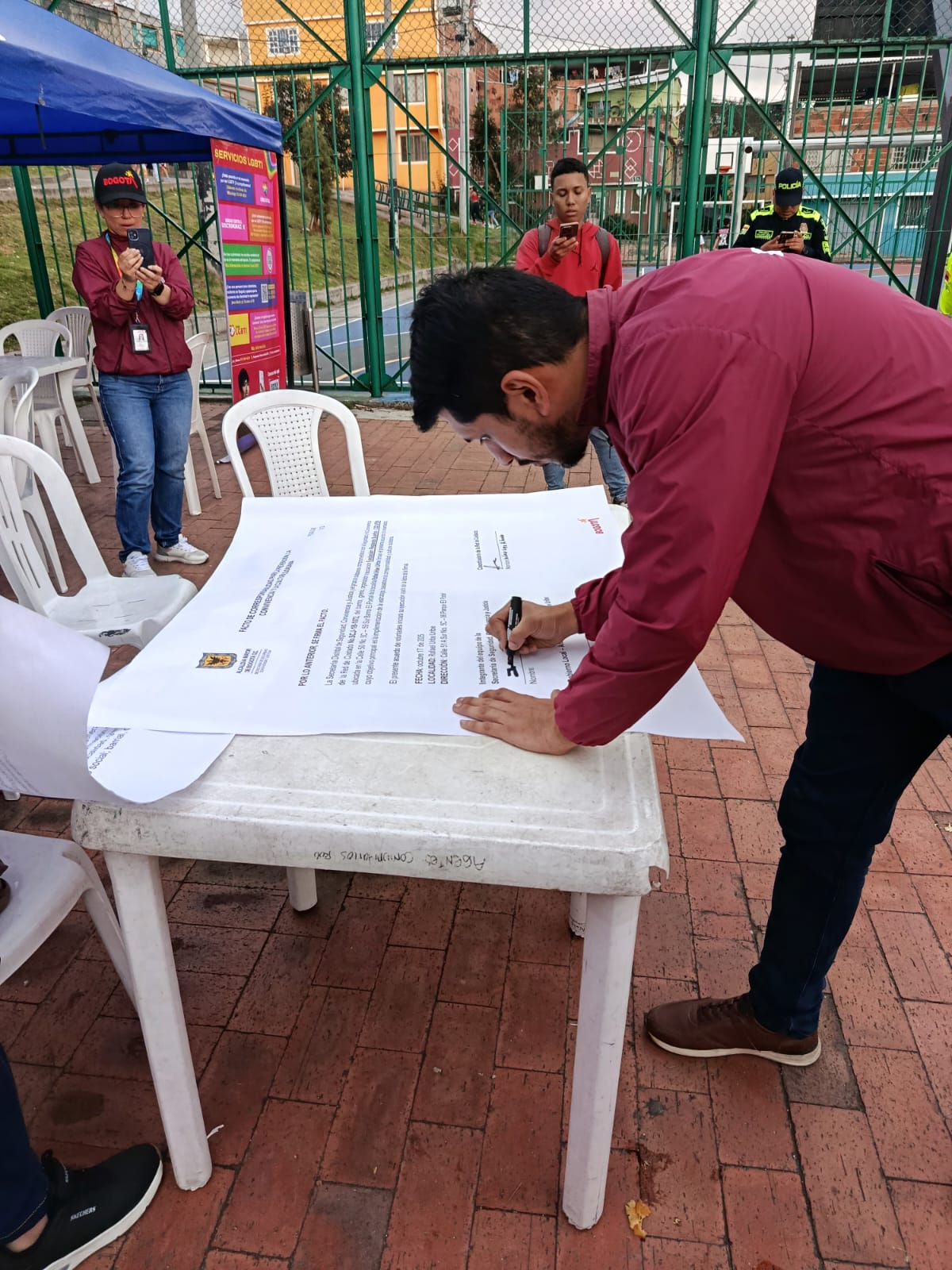 Sectores sociales LGBTI de Rafael Uribe firman pacto con la Secretaría de Seguridad para fortalecer la convivencia y prevenir la violencia