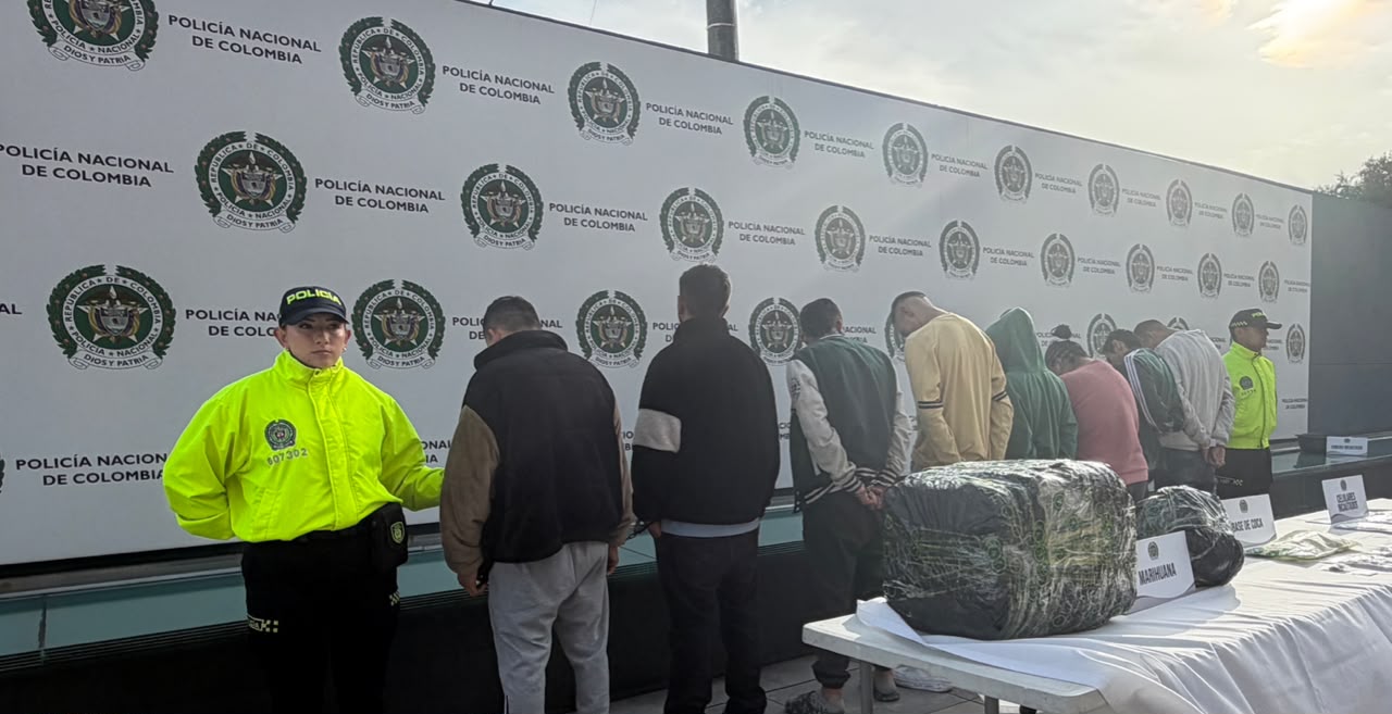A la cárcel ‘Los Olivares’: ocho capturados de red de microtráfico en el sur de Bogotá Ocho personas capturadas junto a dos policías